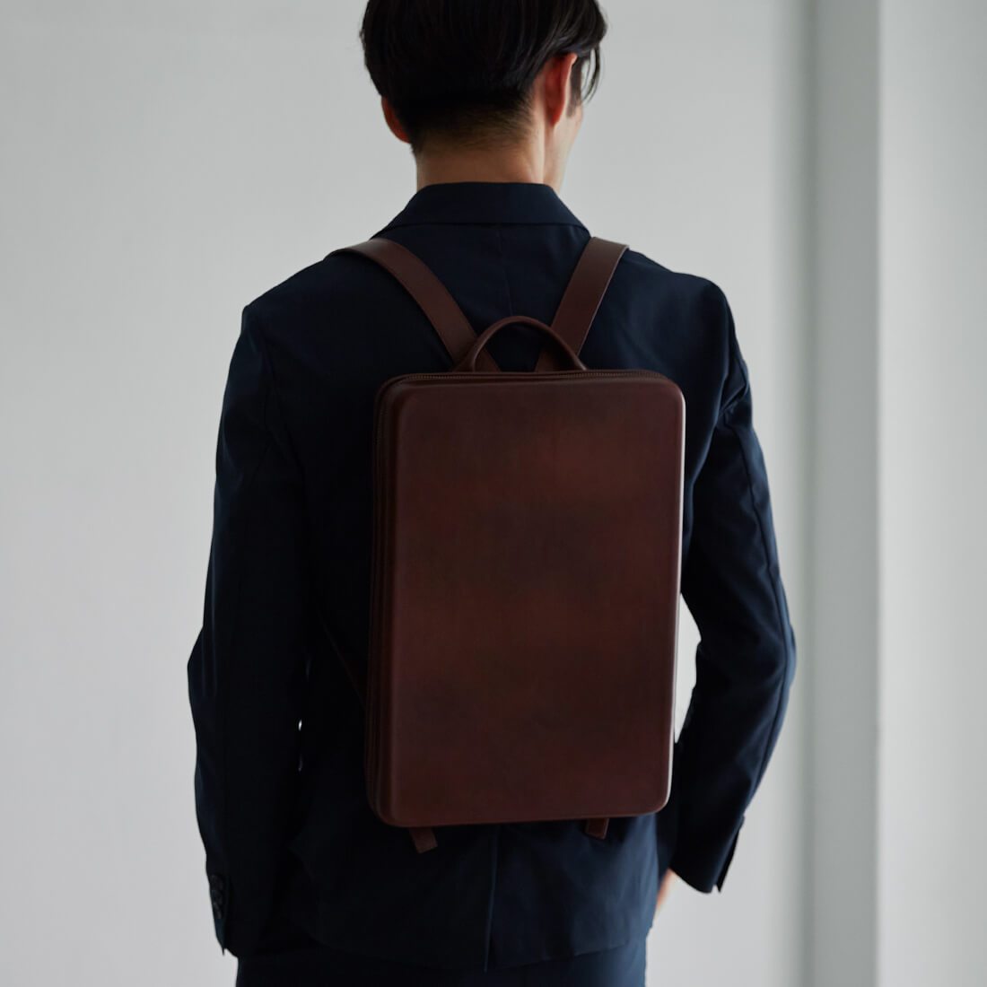 Antique Minimal Leather Backpack – MOTHERHOUSE マザーハウス